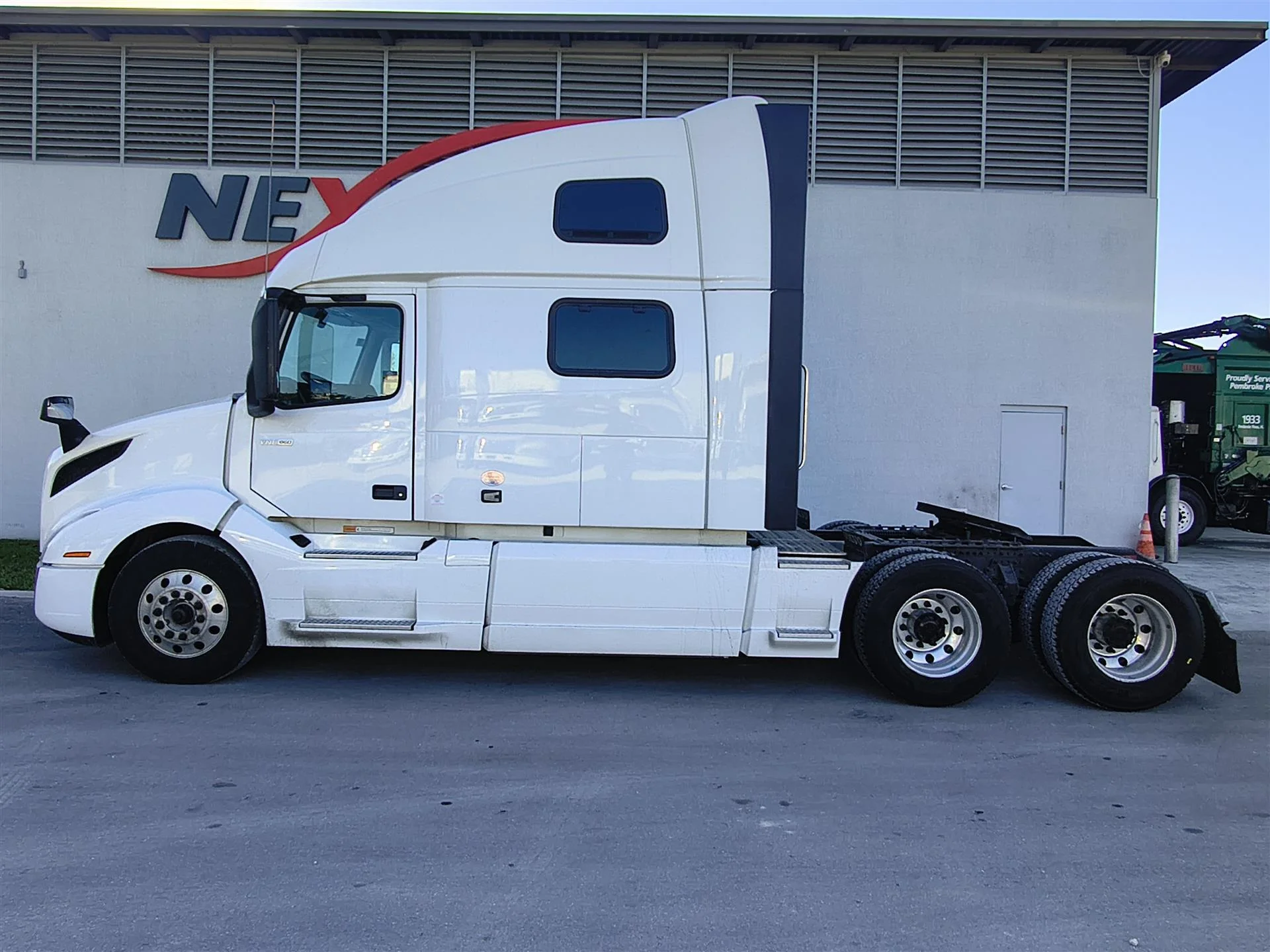 2024 Volvo VNL 860 - image 8