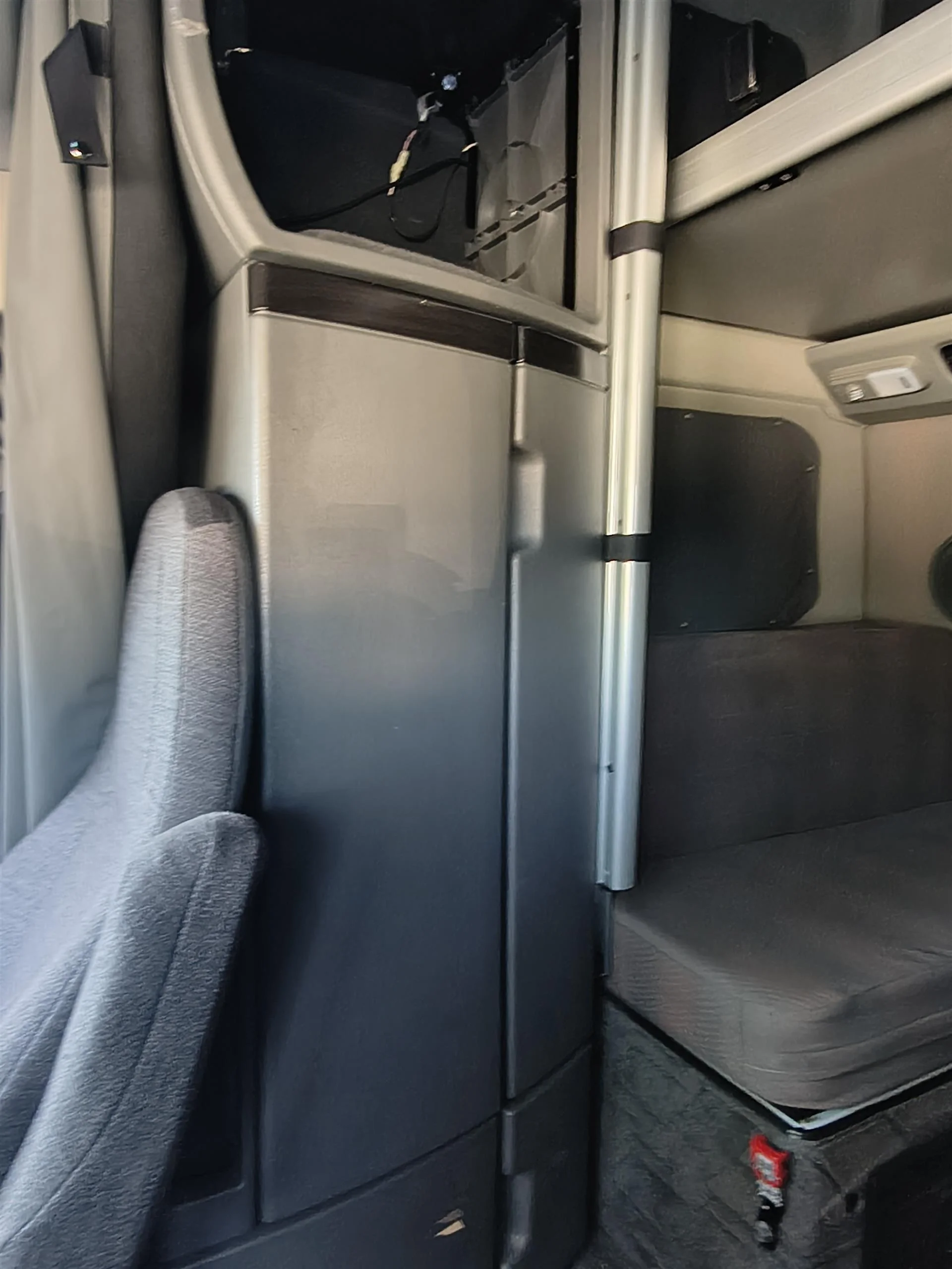 2024 Volvo VNL 860 - image 12