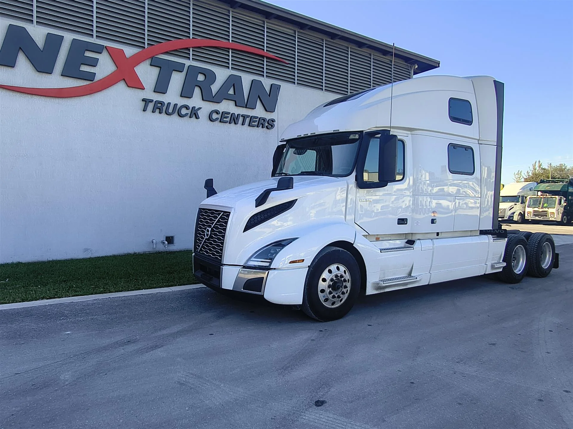 2024 Volvo VNL 860 in Fort Lauderdale, FL