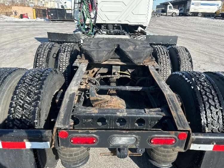 2020 International LT - image 6