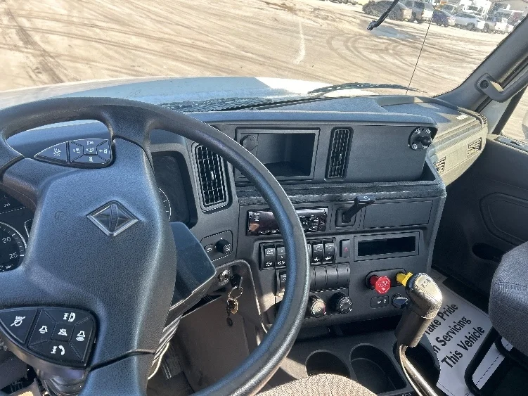 2020 International LT - image 10