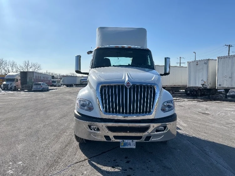 2020 International LT - image 2