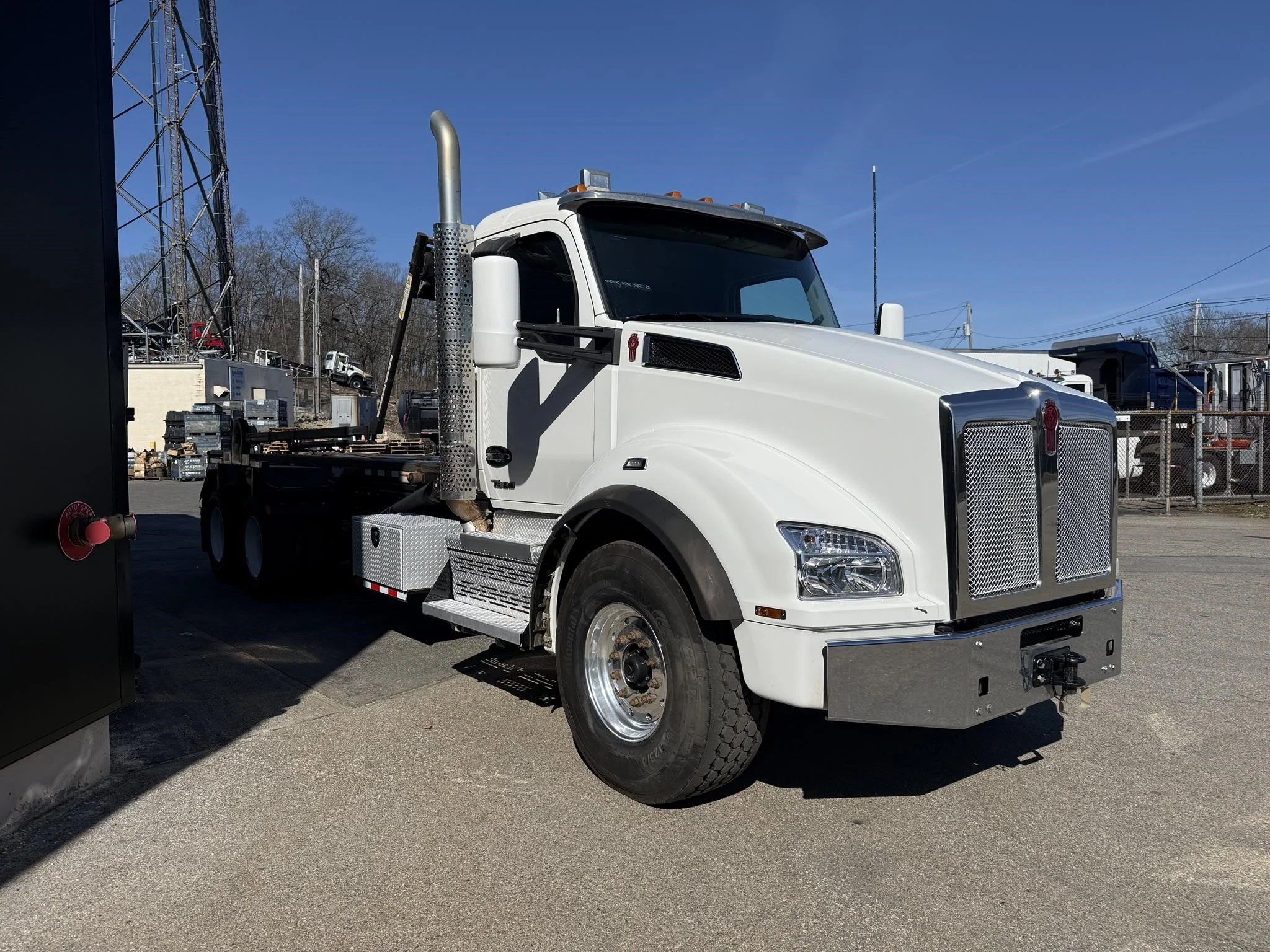2025 Kenworth T880 - image 2