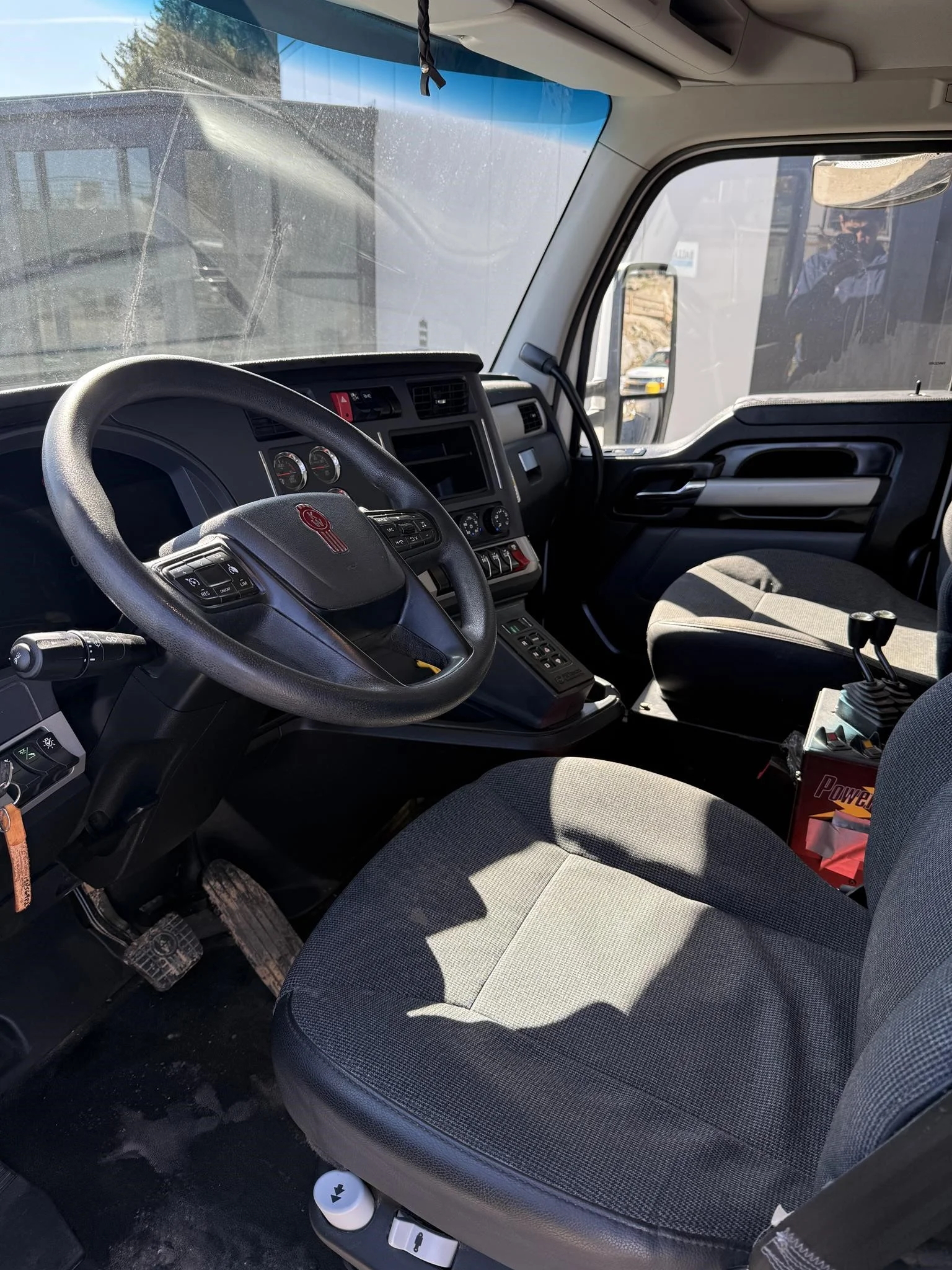 2025 Kenworth T880 - image 5