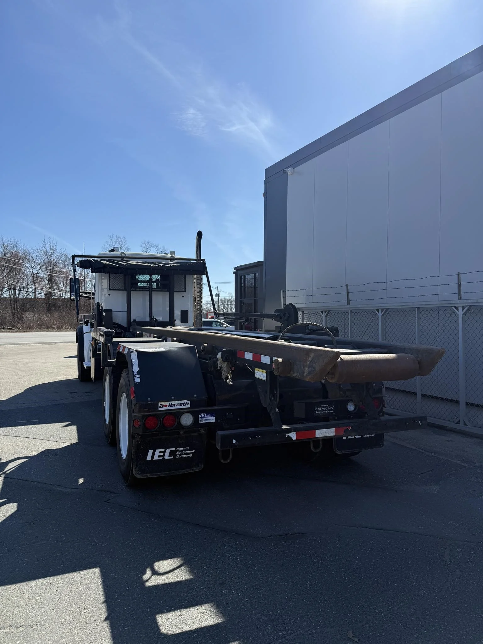 2025 Kenworth T880 - image 4