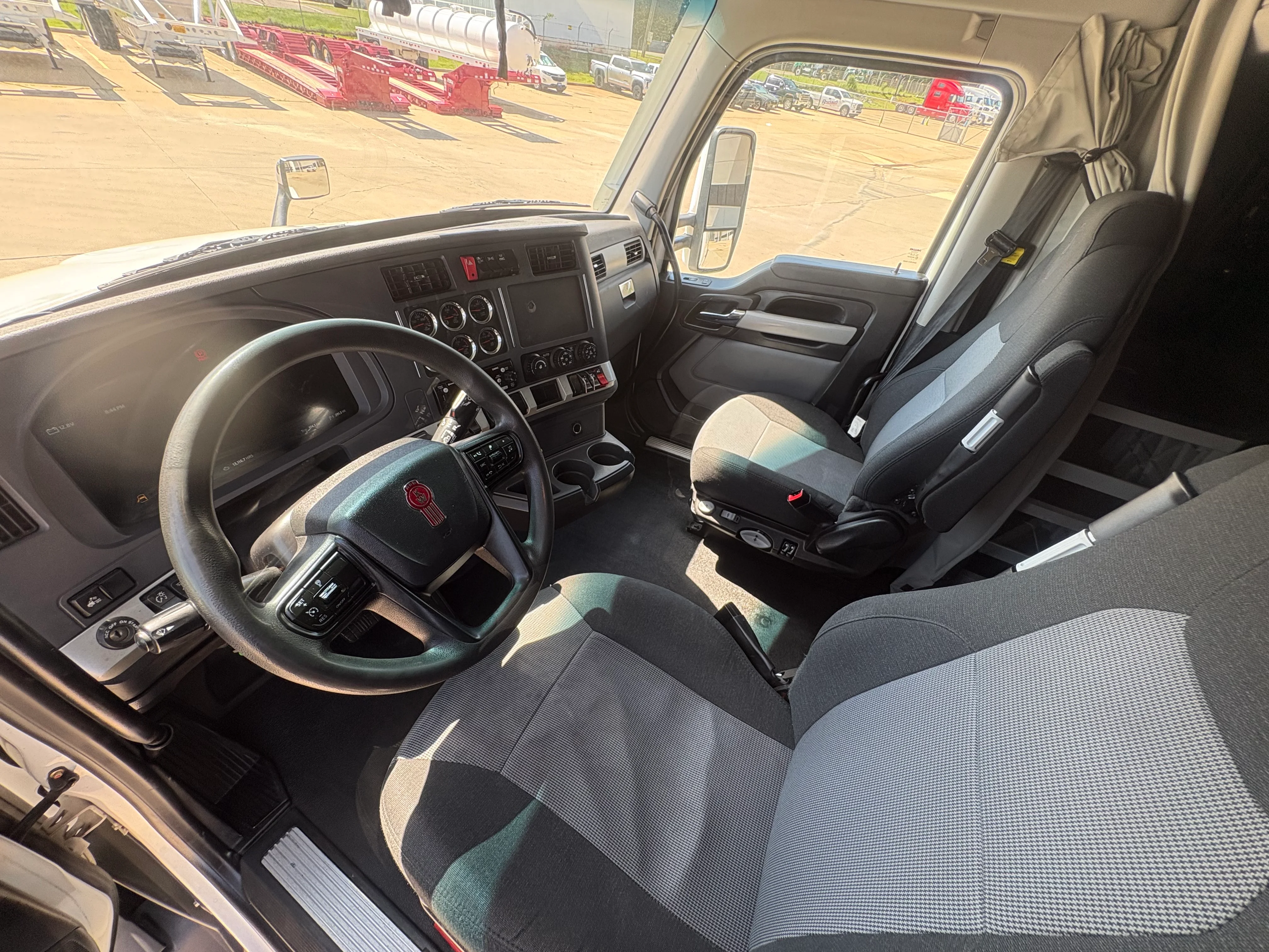 2022 Kenworth T680 in Shreveport, LA — photo 10