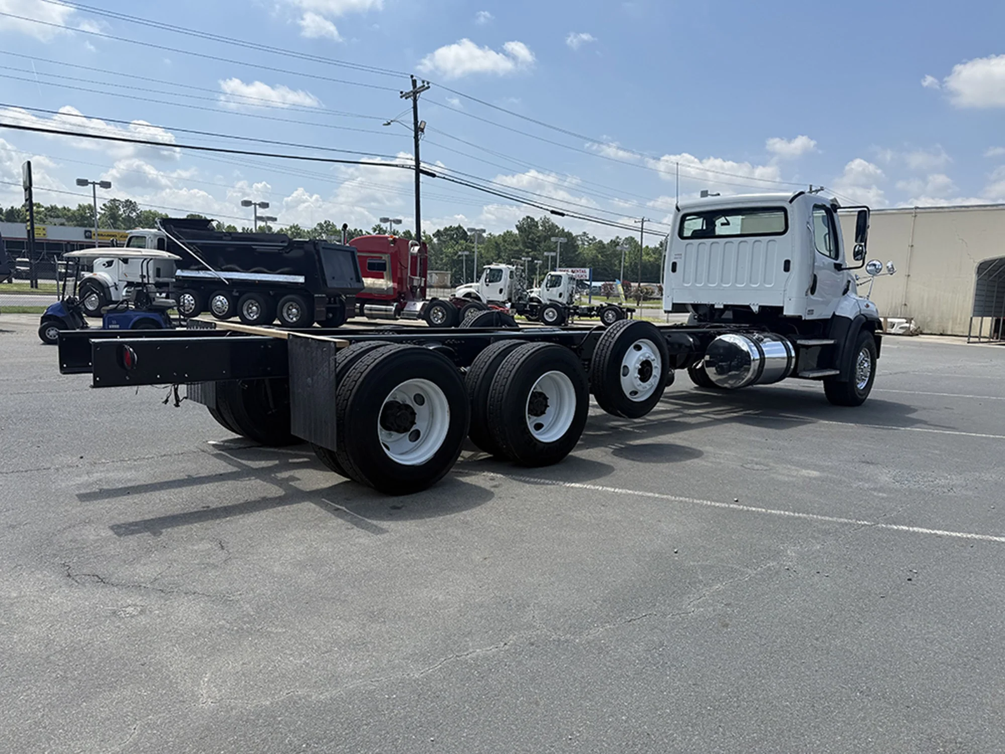 2016 Freightliner 108SD — photo 4
