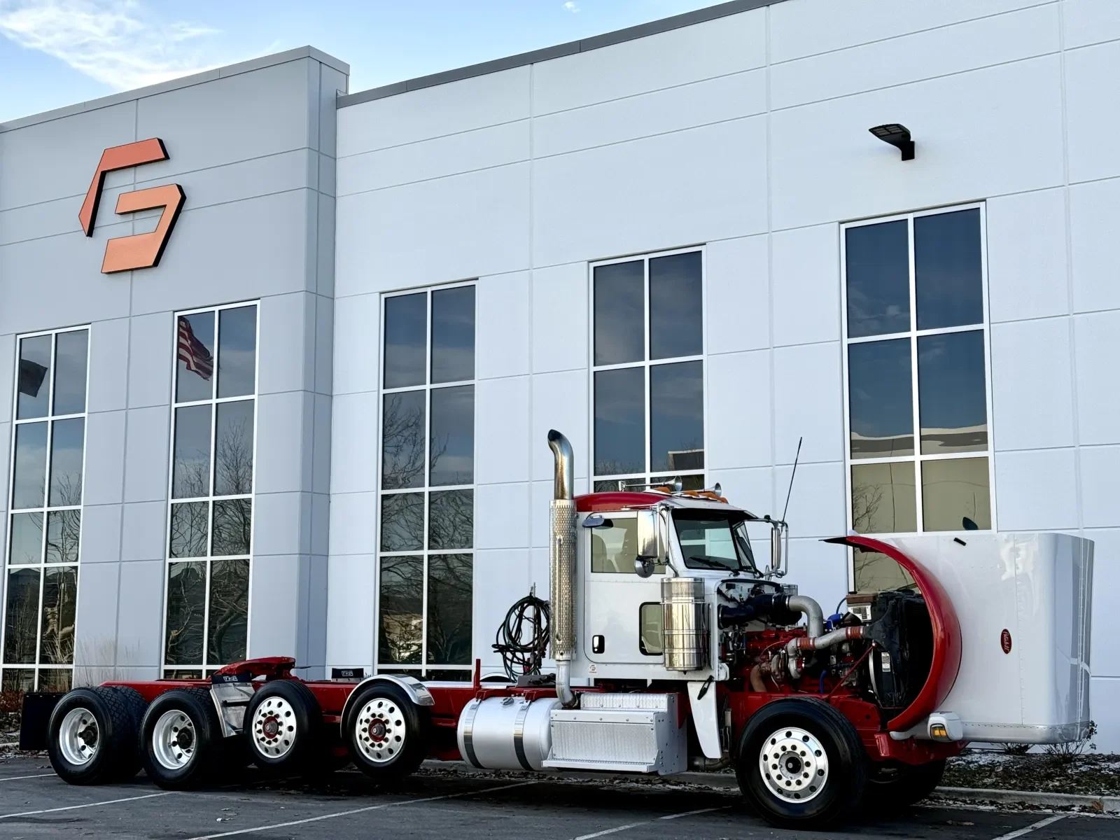 2017 Peterbilt 389 - image 9