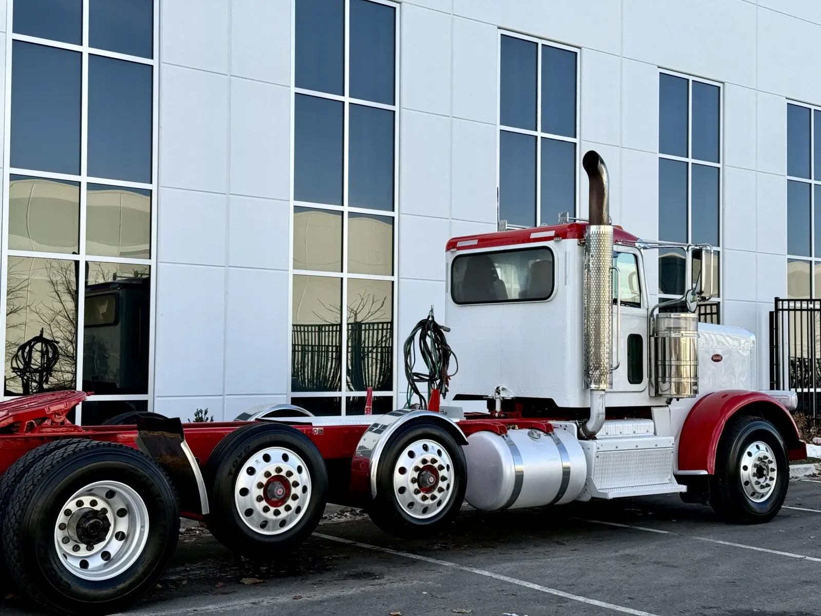 2017 Peterbilt 389 - image 7