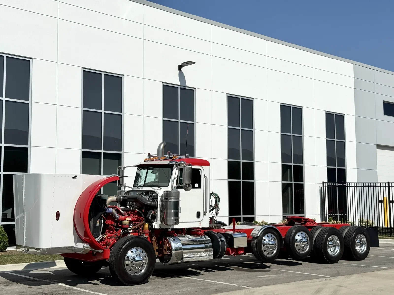2017 Peterbilt 389 in New Lenox, IL — photo 10