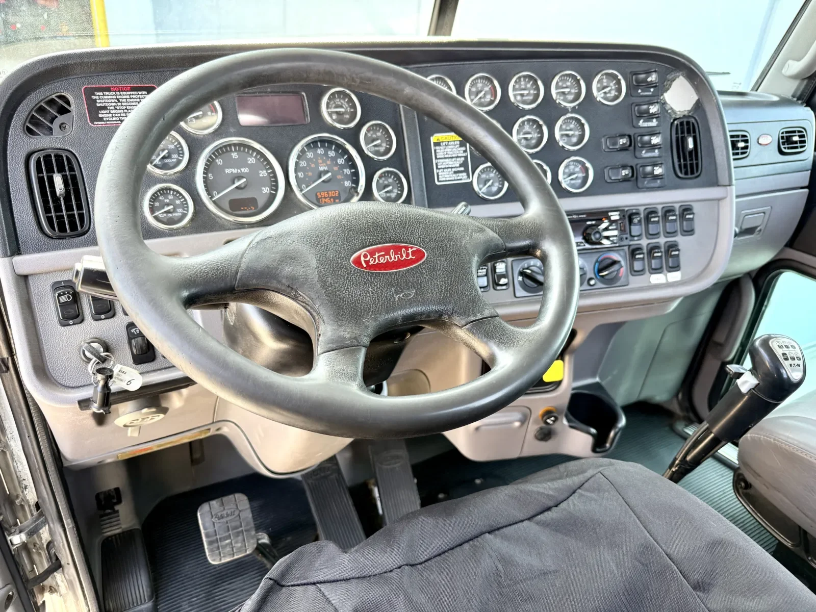 2017 Peterbilt 389 in New Lenox, IL — photo 15