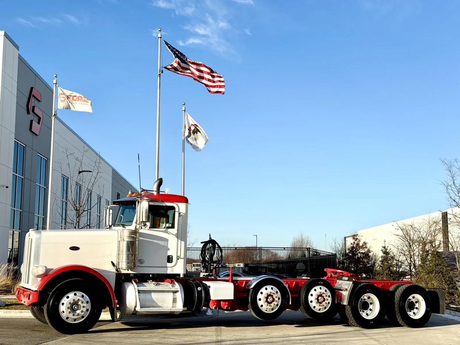 2017 Peterbilt 389 in New Lenox, IL