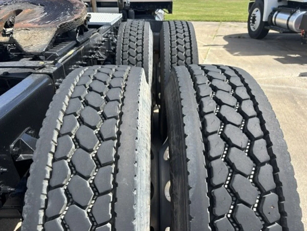 2021 Peterbilt 389 in Cedar Rapids, IA — photo 8