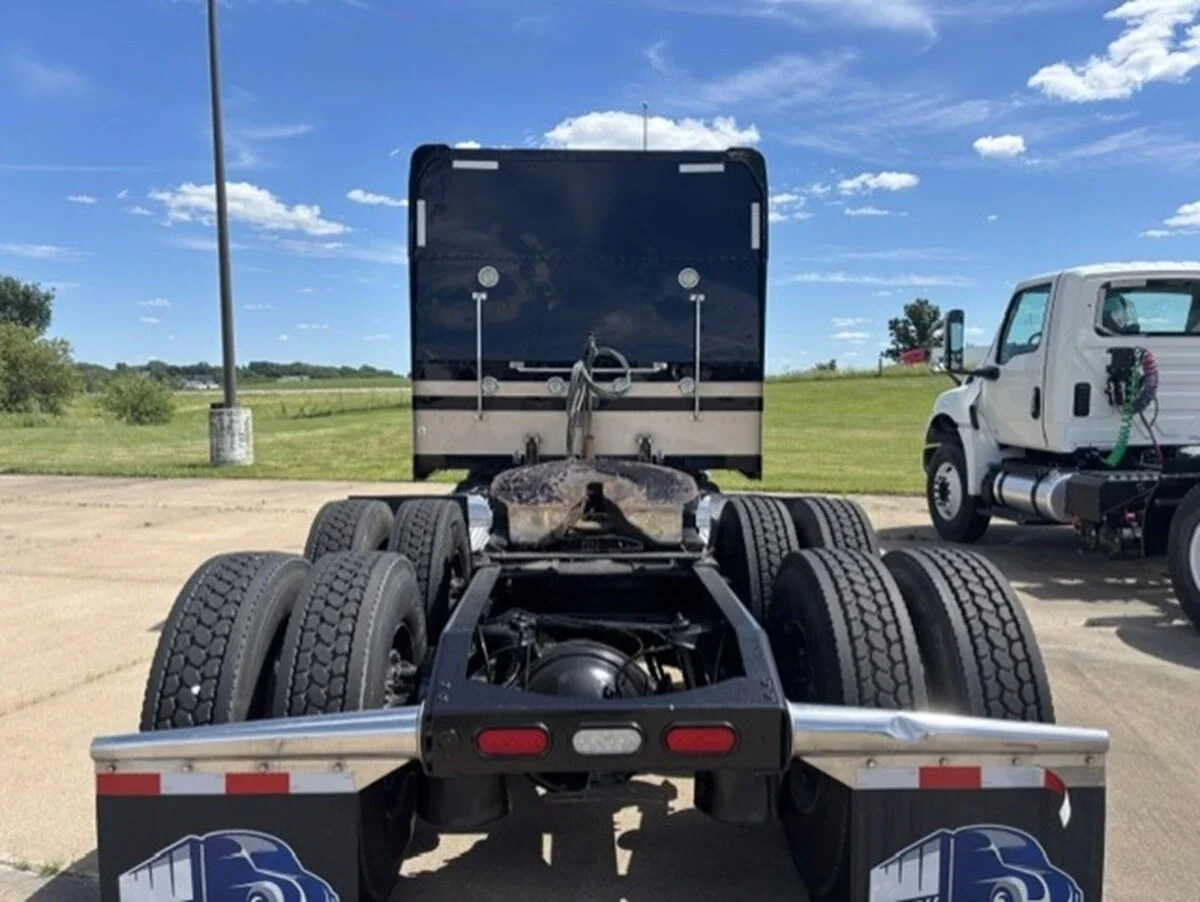 2021 Peterbilt 389 in Cedar Rapids, IA — photo 5