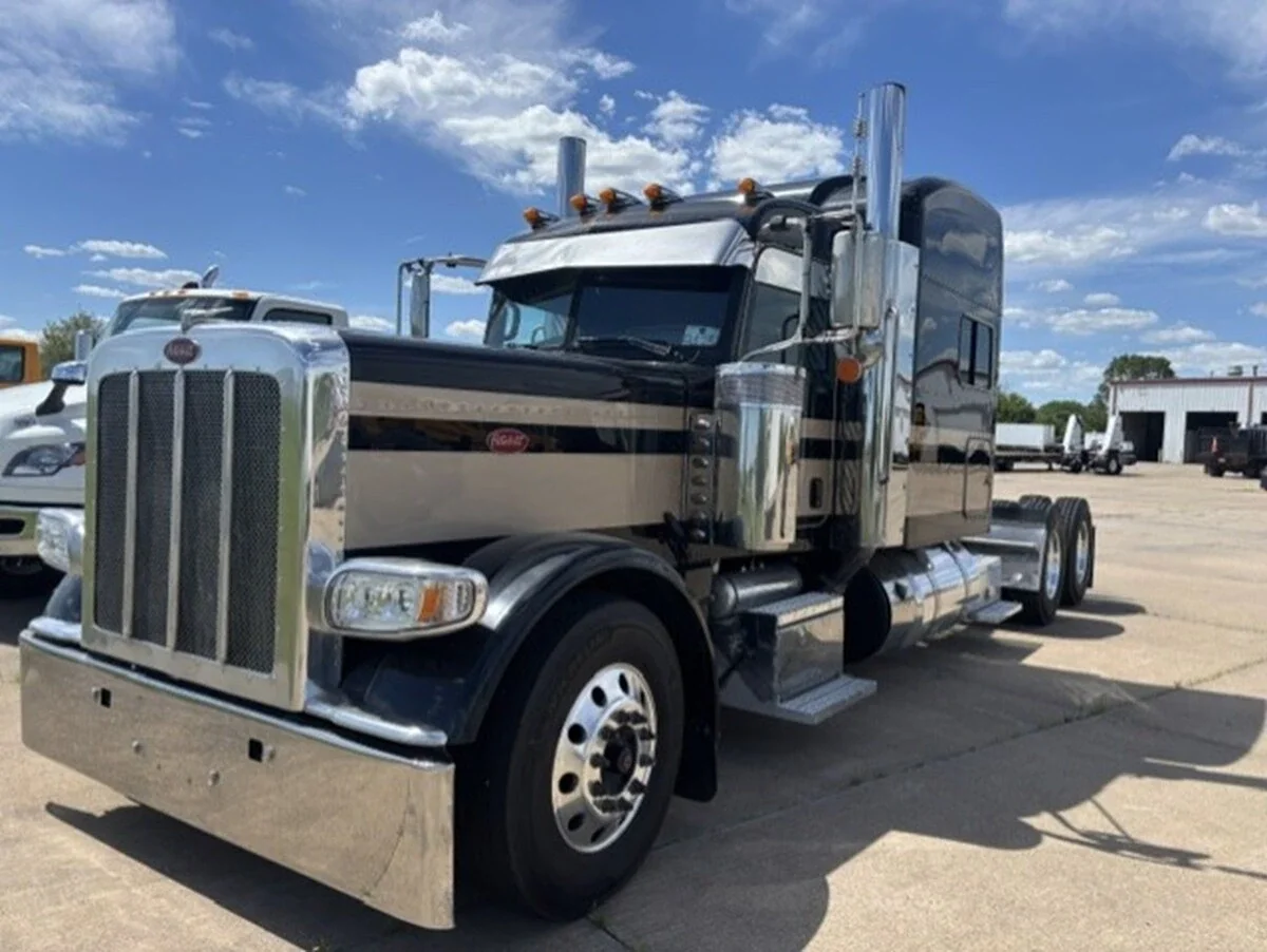 2021 Peterbilt 389