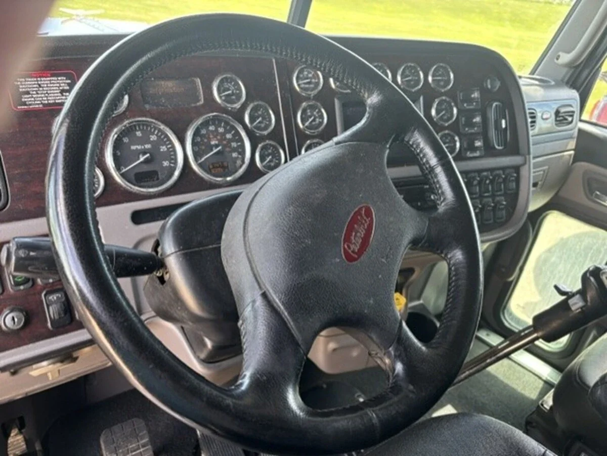 2021 Peterbilt 389 in Cedar Rapids, IA — photo 10