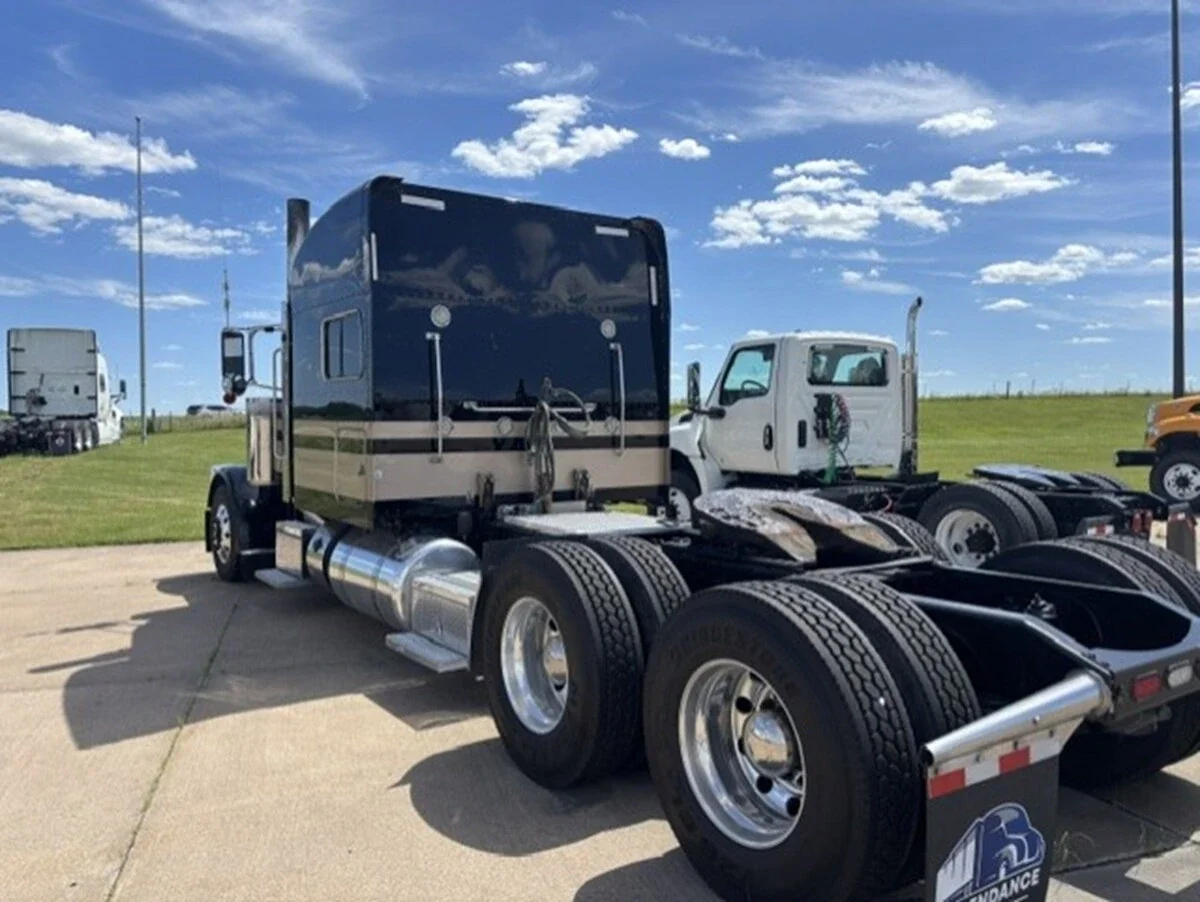 2021 Peterbilt 389 in Cedar Rapids, IA — photo 6