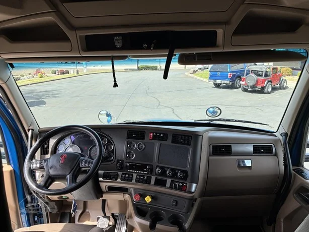 2019 Kenworth T680 - image 16