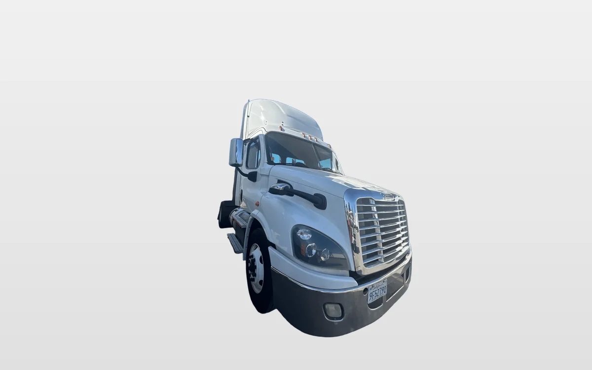 2017 Freightliner Cascadia - image 1