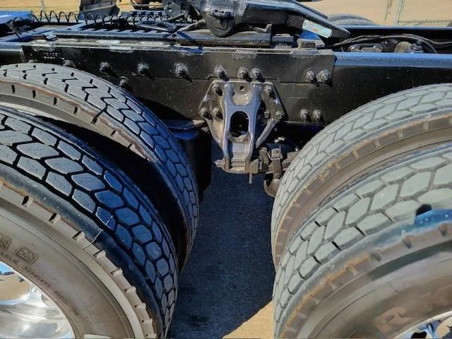 2022 Peterbilt 389 - image 12