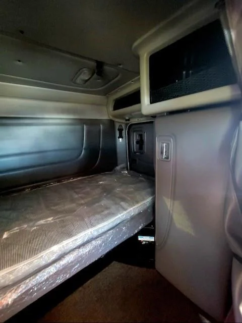 2022 Peterbilt 389 - image 19