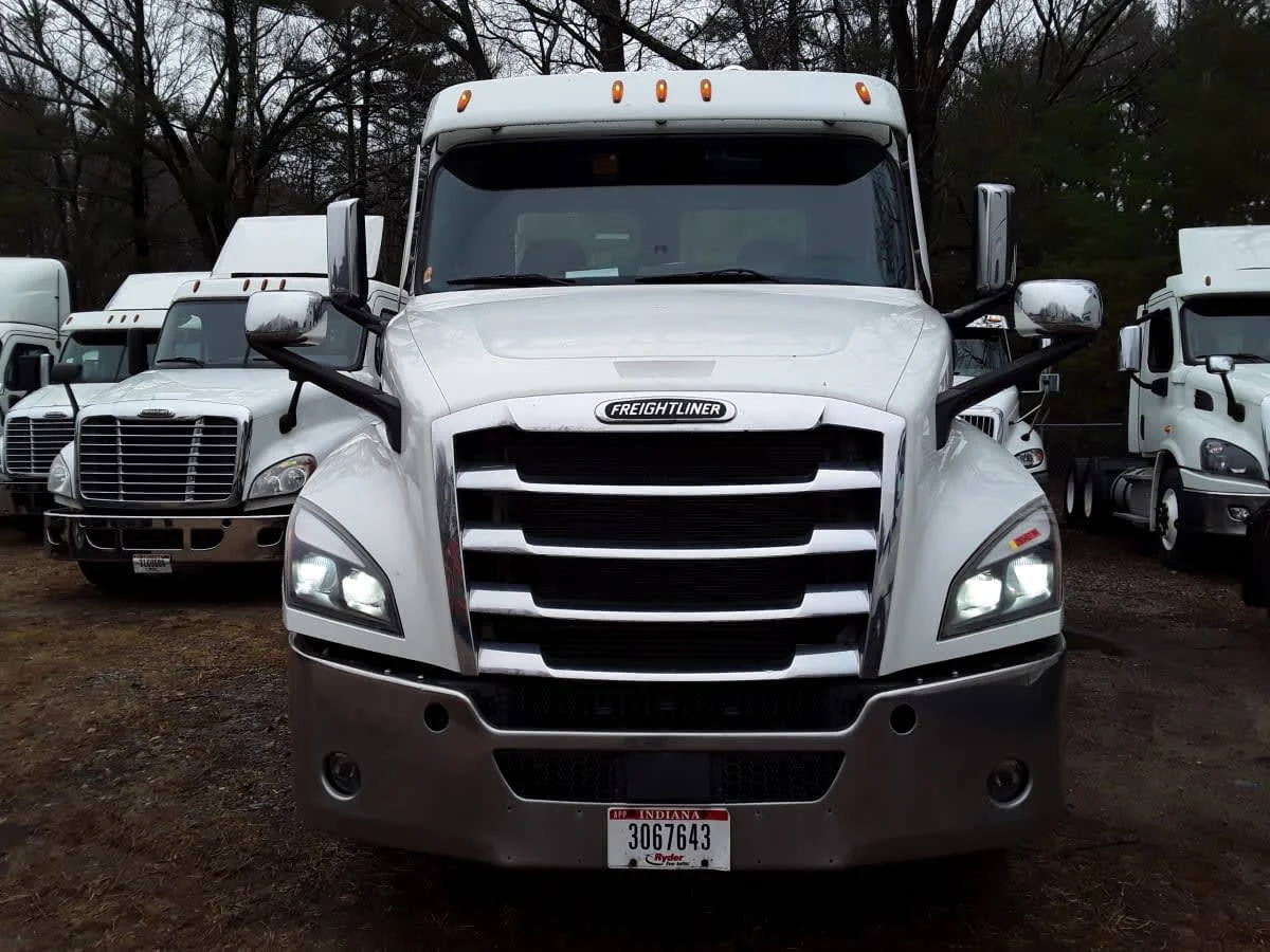 2021 Freightliner Cascadia - image 2