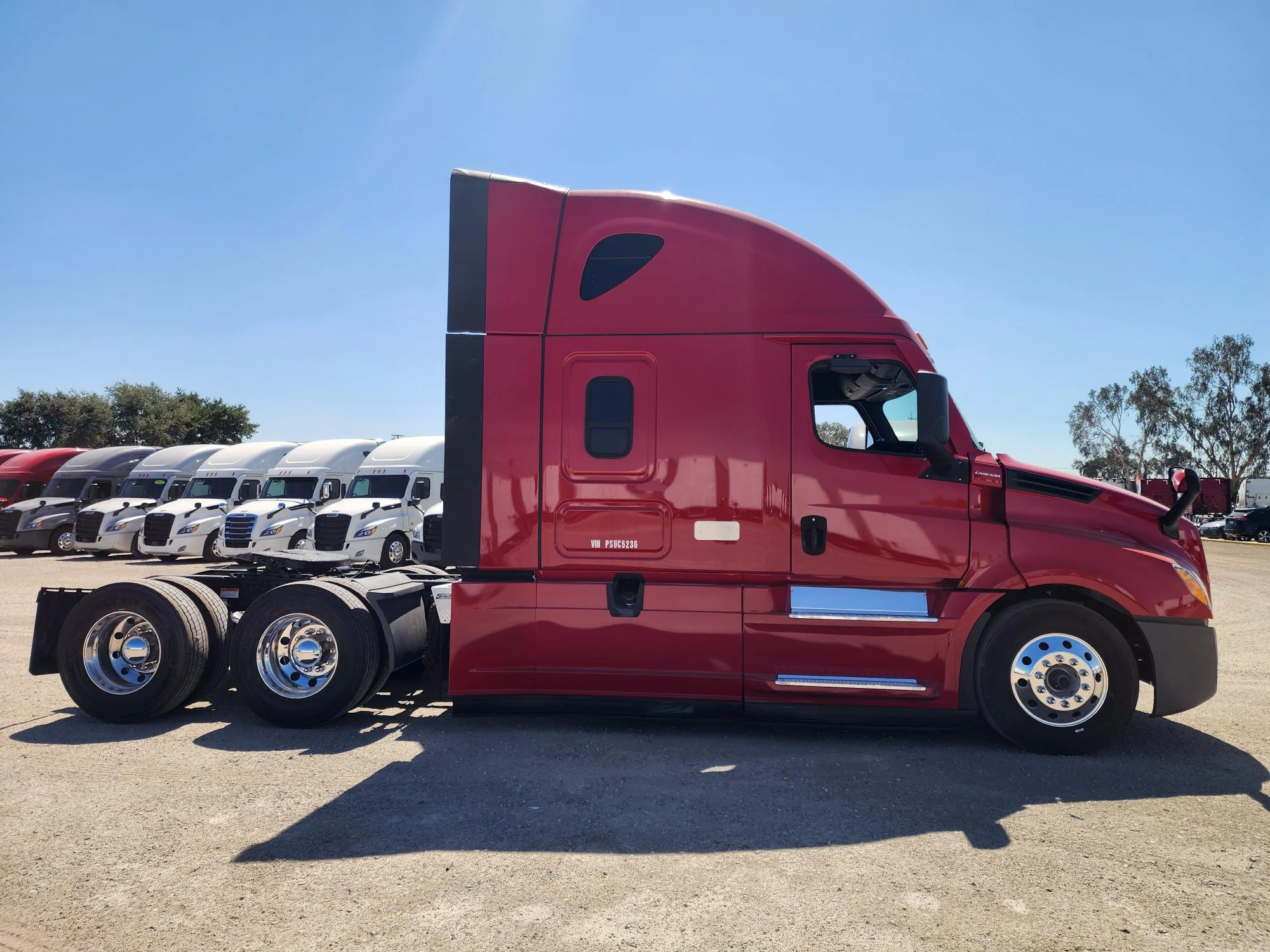 2023 Freightliner Cascadia in Fresno, CA — photo 6