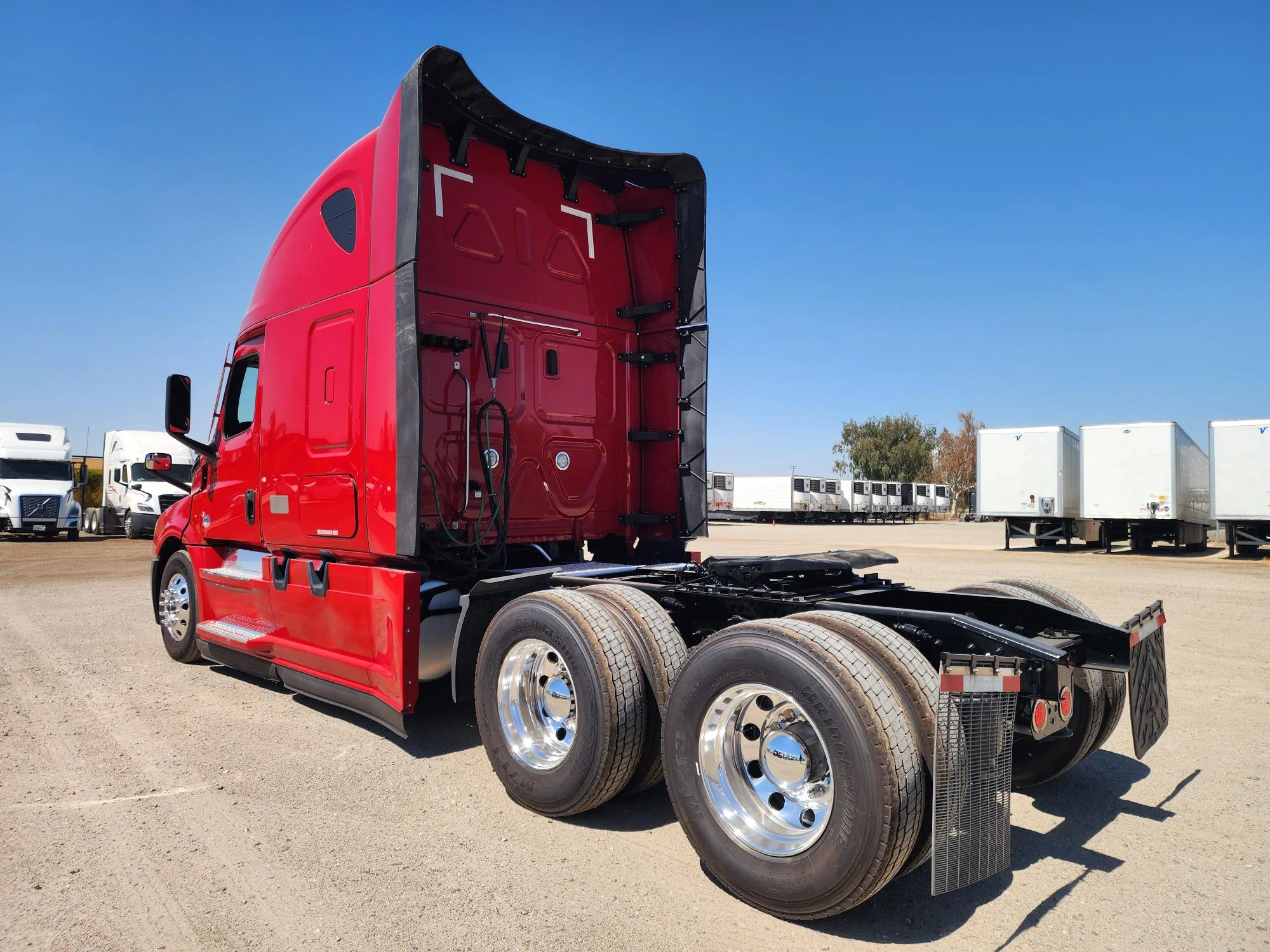 2023 Freightliner Cascadia in Fresno, CA — photo 9
