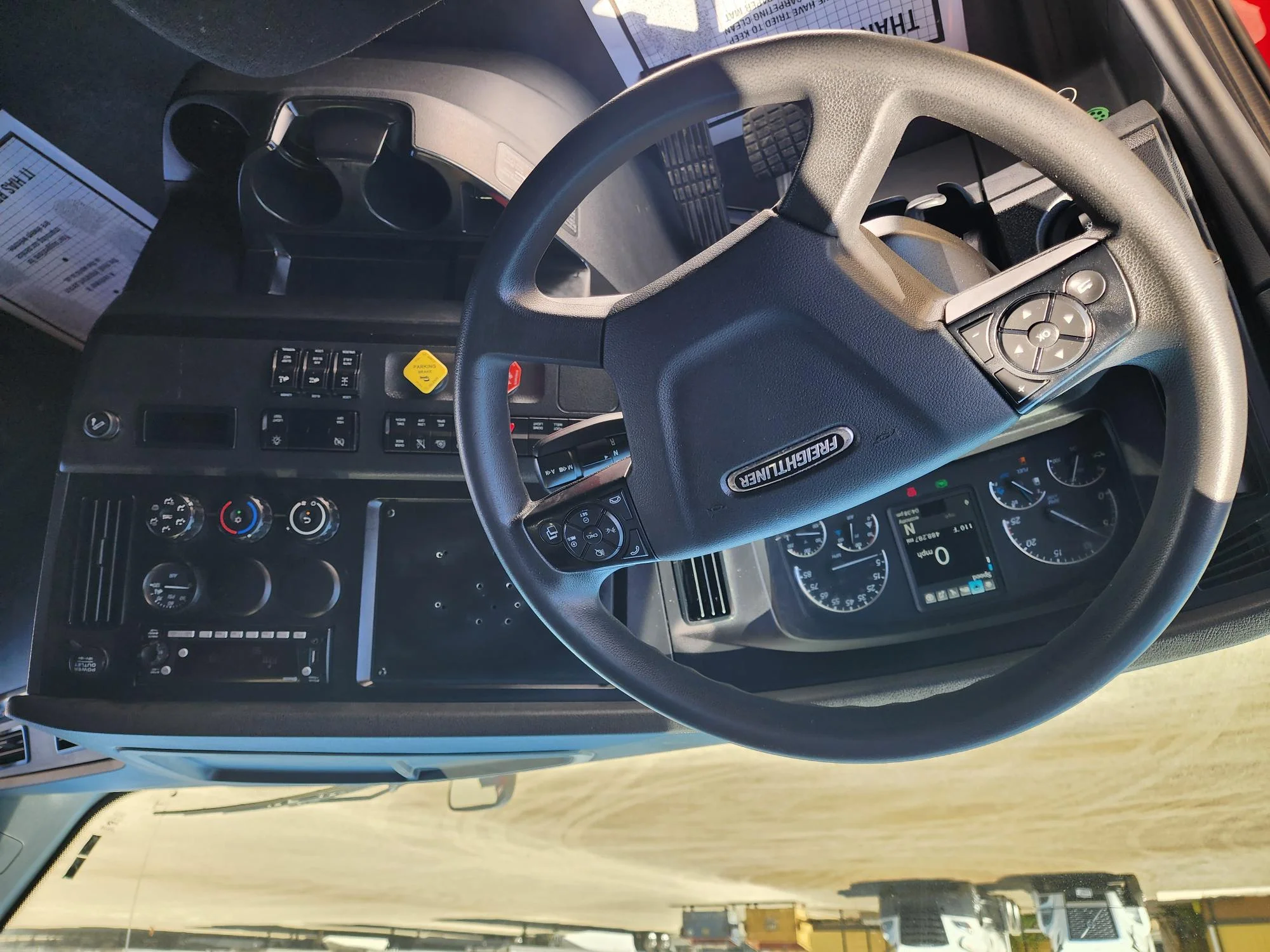 2023 Freightliner Cascadia in Fresno, CA — photo 18