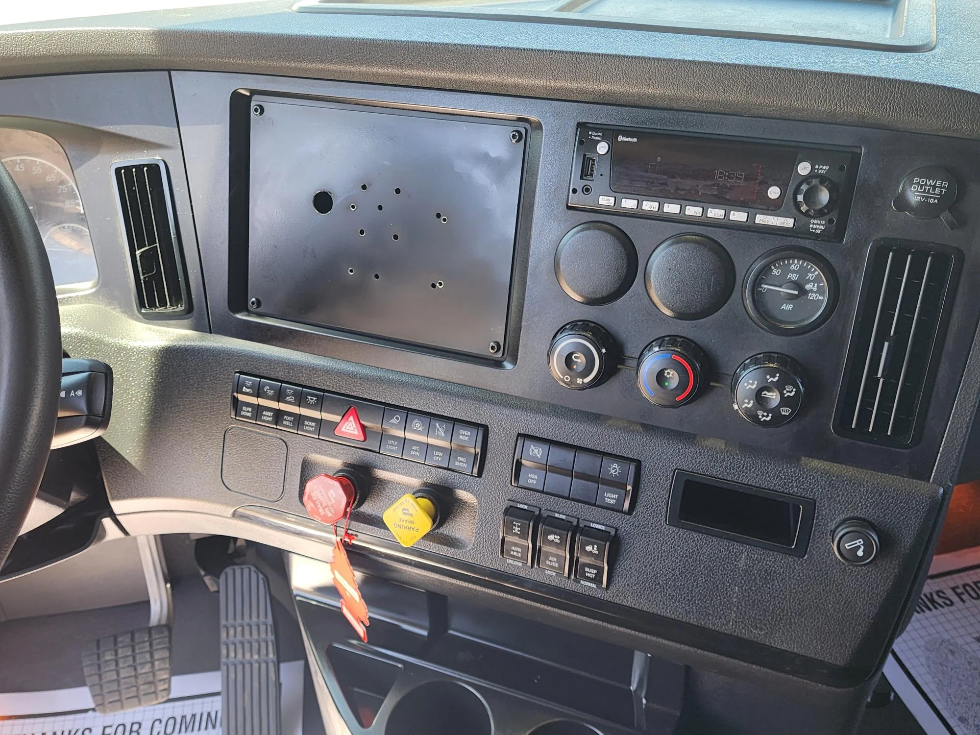 2023 Freightliner Cascadia in Fresno, CA — photo 20