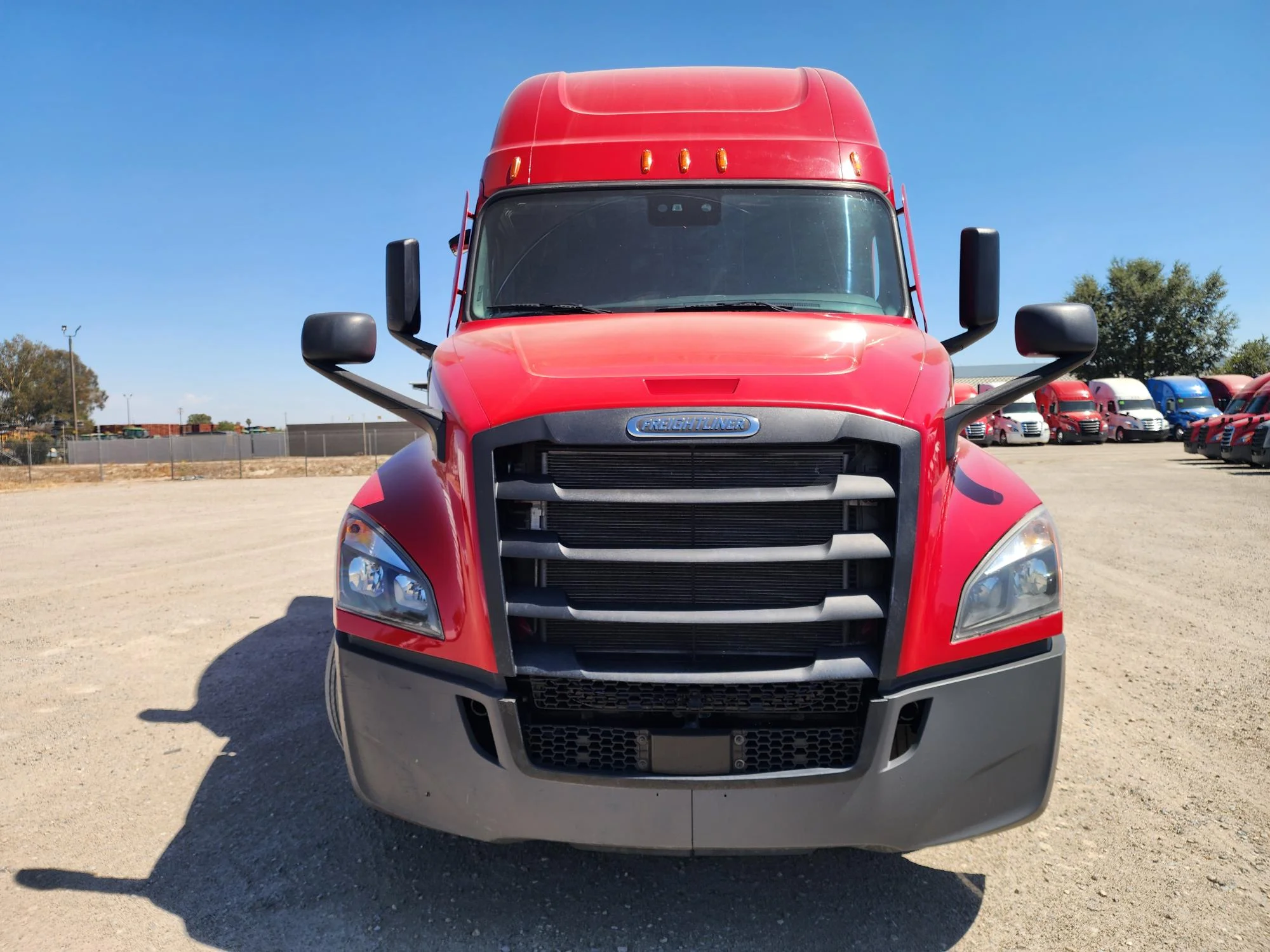 2023 Freightliner Cascadia in Fresno, CA — photo 4