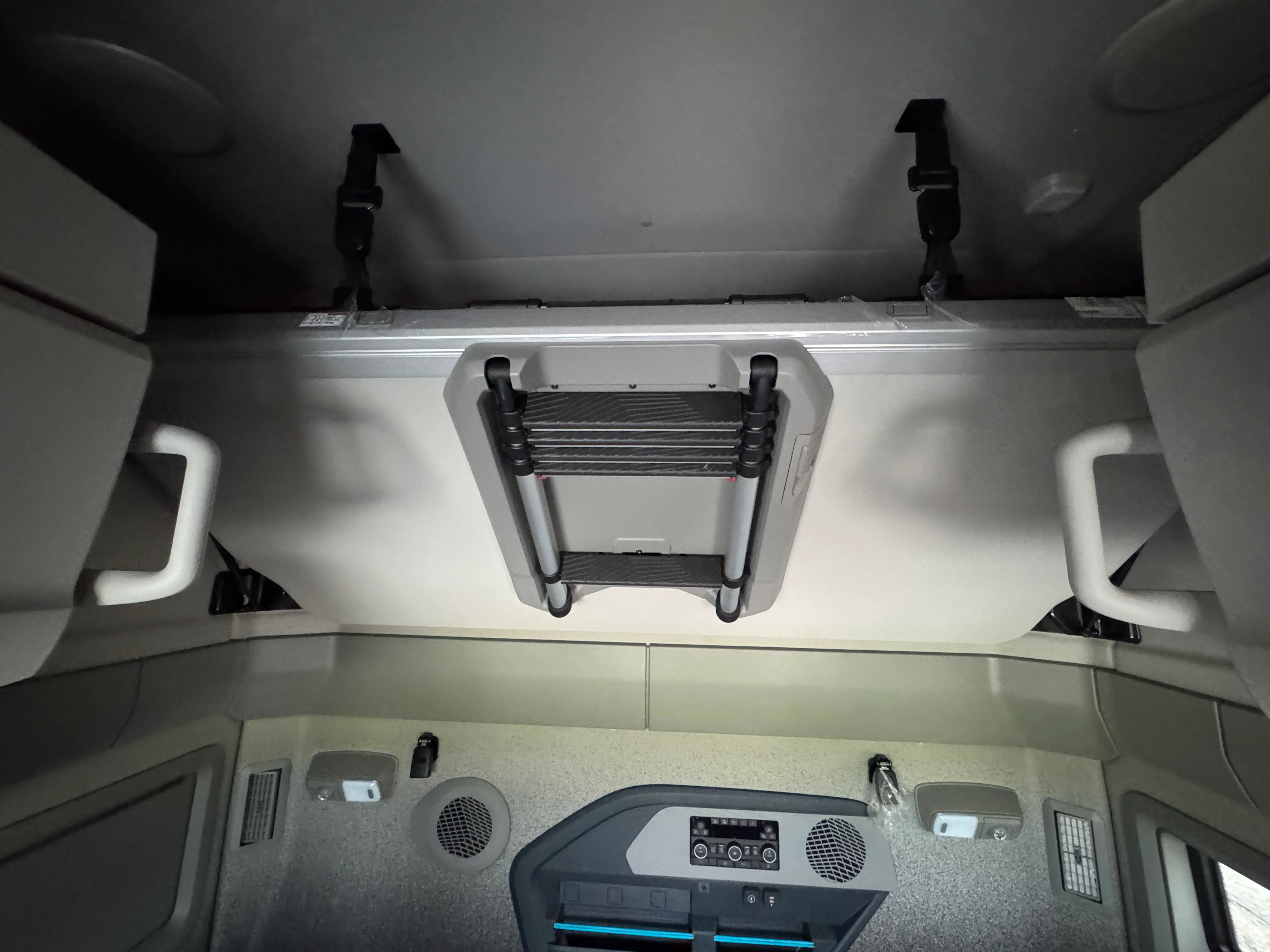 2026 Volvo VNL 860 in Wichita, KS — photo 13