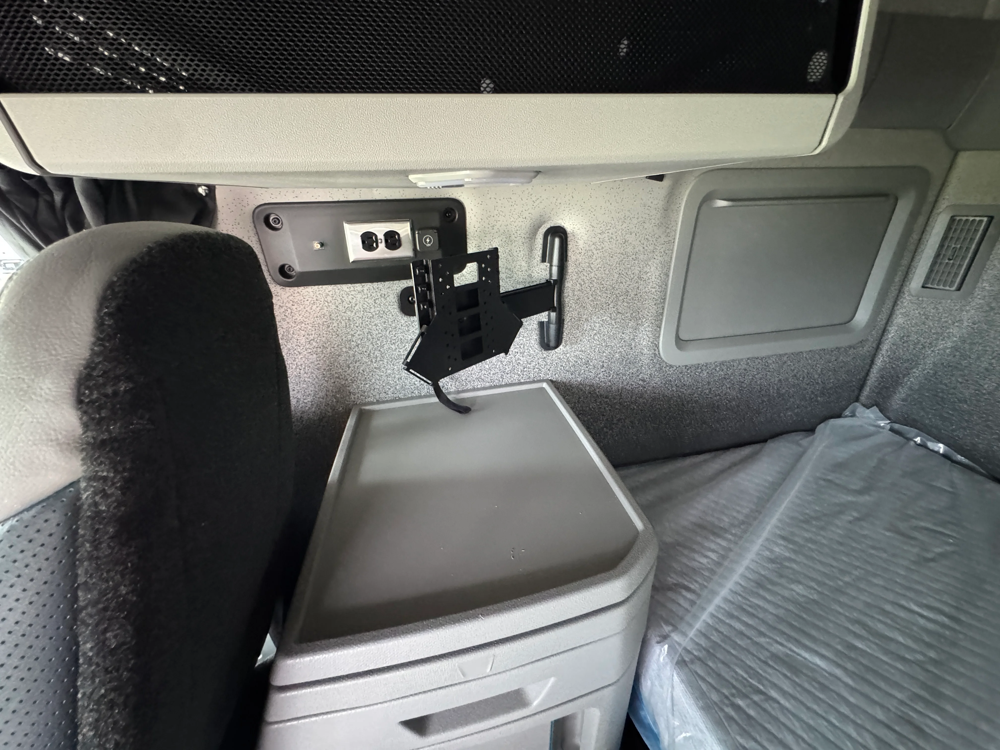2026 Volvo VNL 860 in Wichita, KS — photo 7