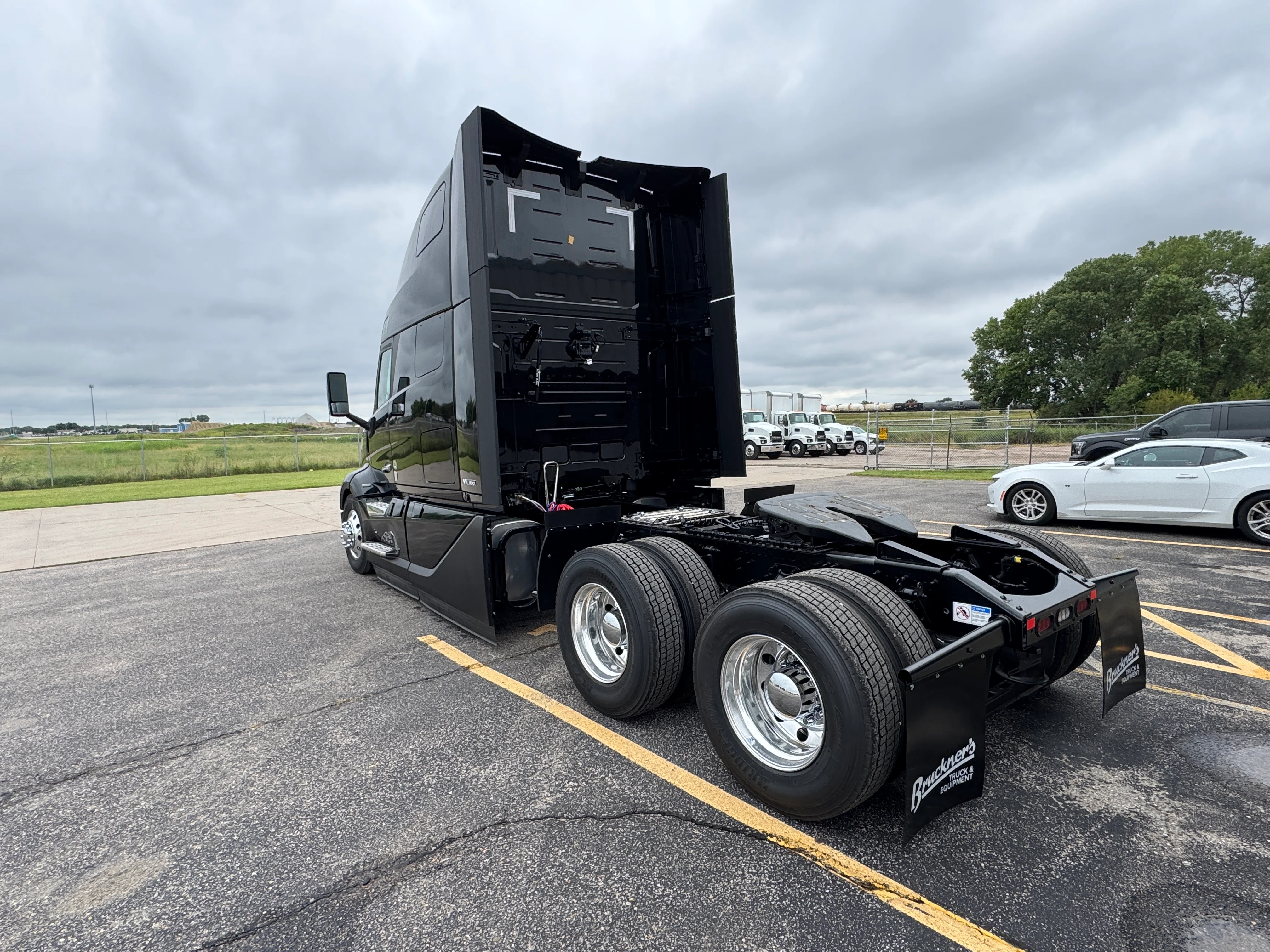 2026 Volvo VNL 860 in Wichita, KS — photo 4
