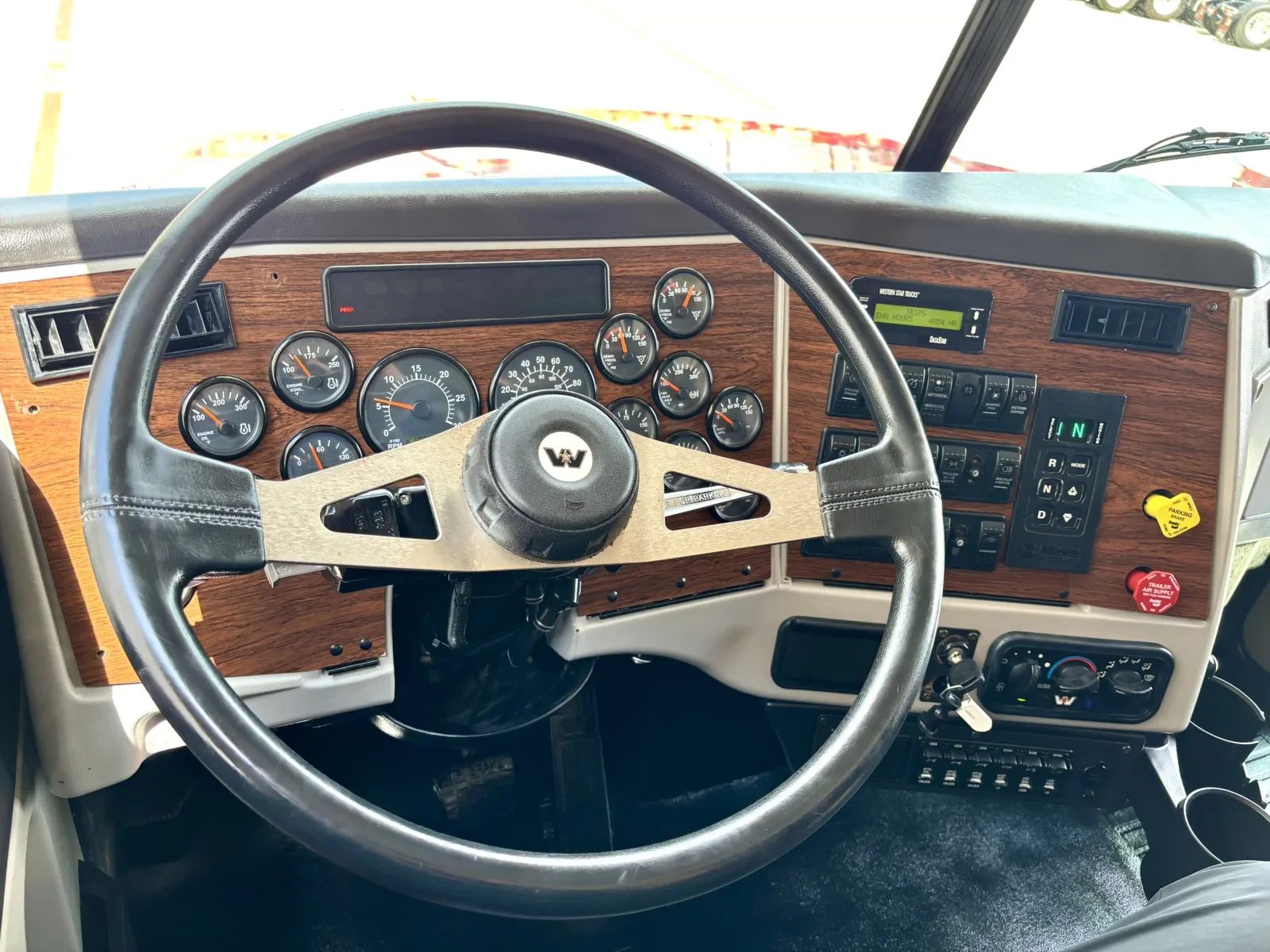 2015 Western Star 4900 in Hutchins, TX — photo 16