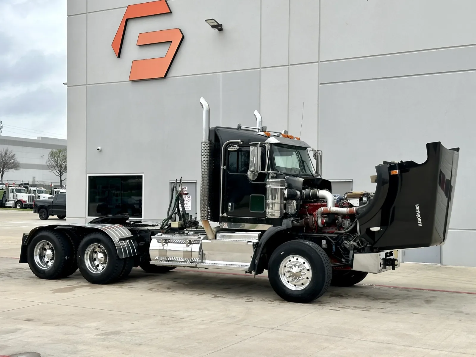 2015 Kenworth T800 - image 9