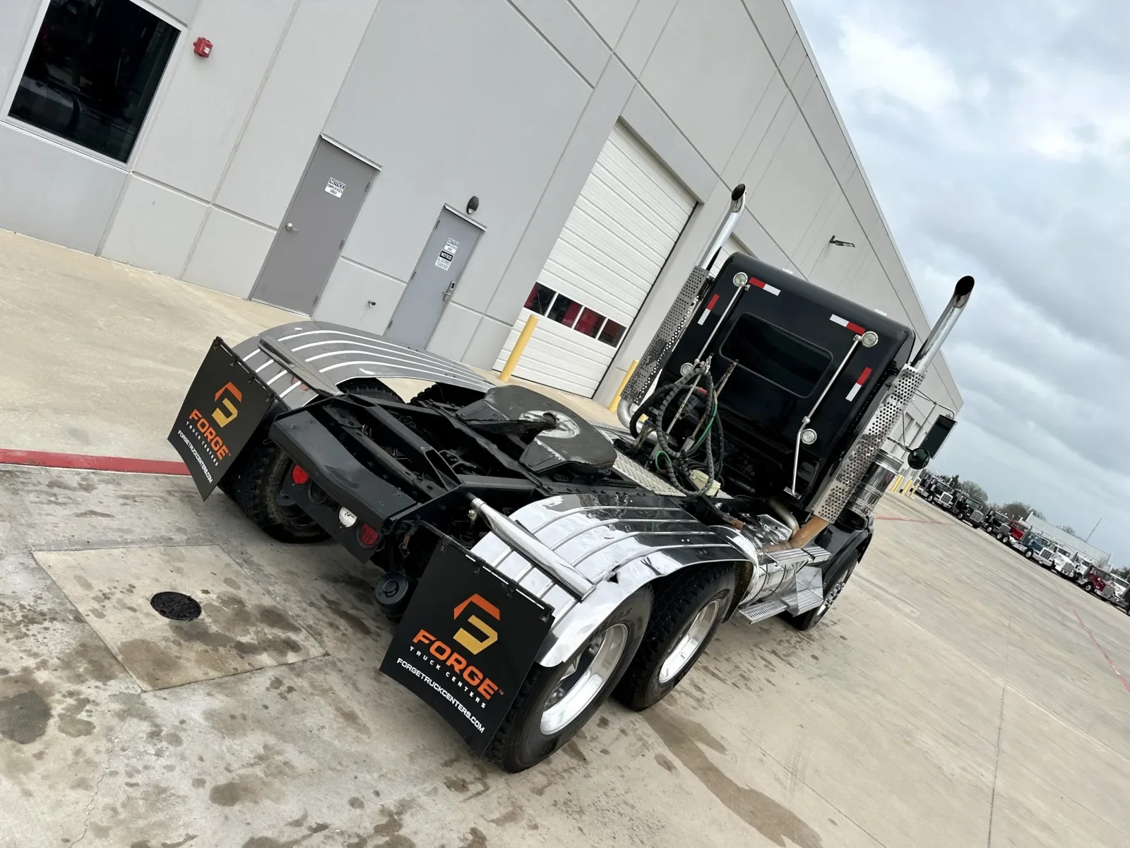 2015 Kenworth T800 - image 11