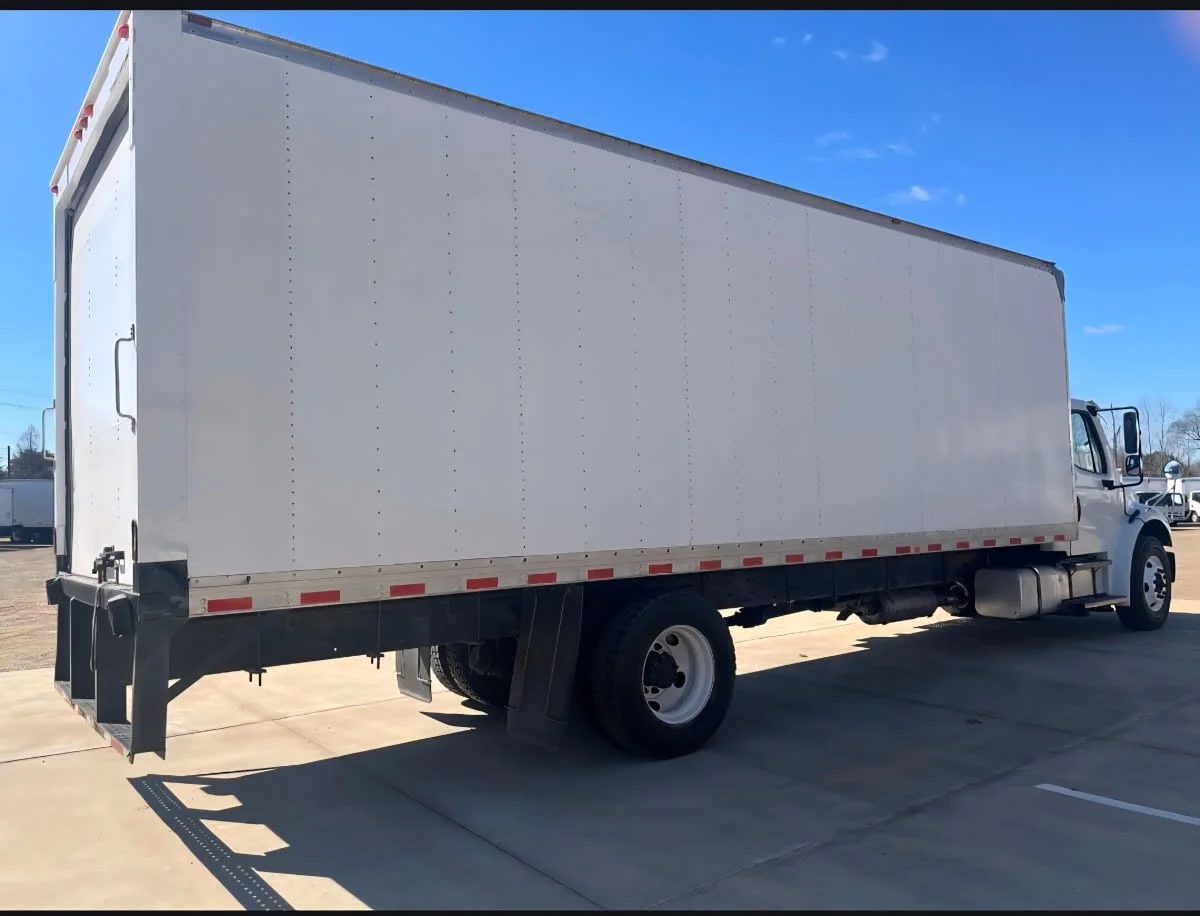 2018 Freightliner M2 106 - image 4