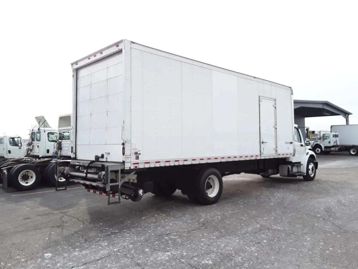 2020 Freightliner M2 106 in Hilliard, OH — photo 4