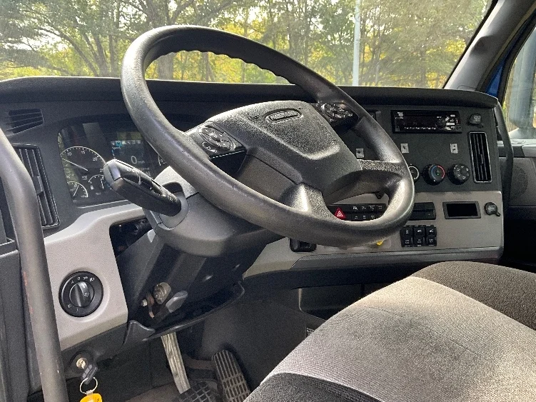 2021 Freightliner in Reading, PA — photo 10