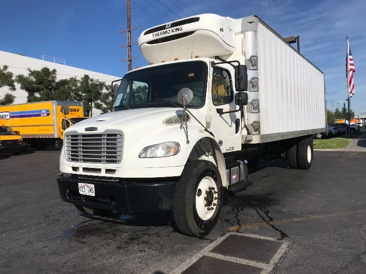 2019 Freightliner M2 106 - image 3