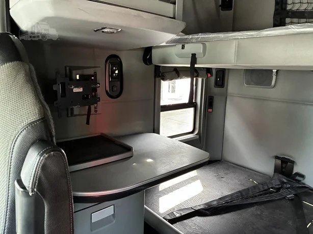 2022 Kenworth T680 in Portland, OR — photo 21