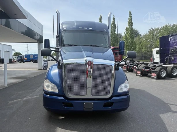 2022 Kenworth T680 in Portland, OR — photo 3