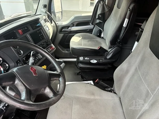 2022 Kenworth T680 in Portland, OR — photo 13