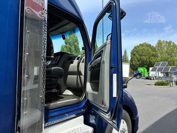 2022 Kenworth T680 in Portland, OR — photo 16