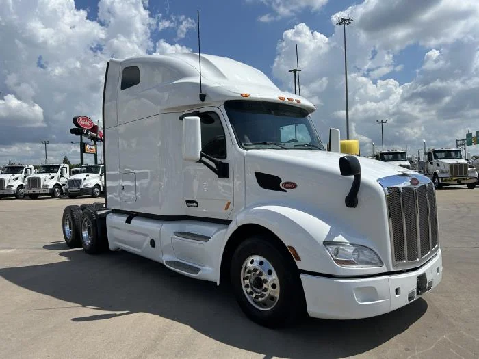 2022 Peterbilt 579 - image 8