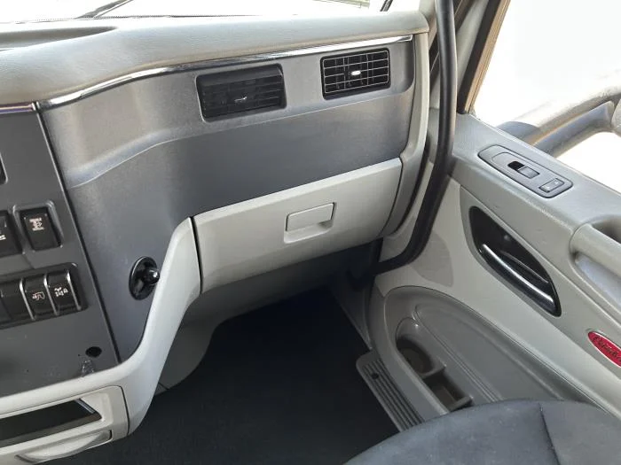 2022 Peterbilt 579 - image 37