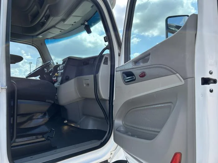 2022 Peterbilt 579 - image 24