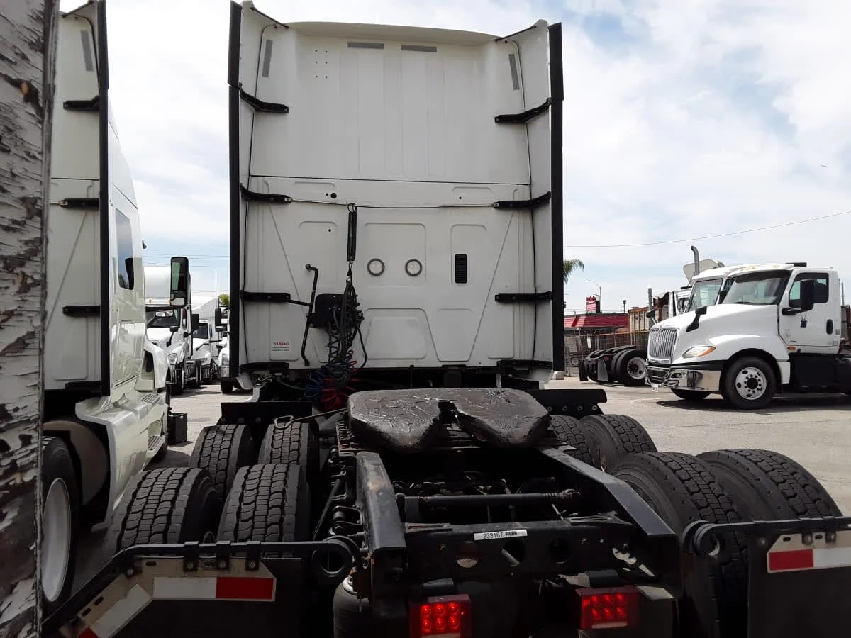 2020 International LT in Montebello, CA — photo 5