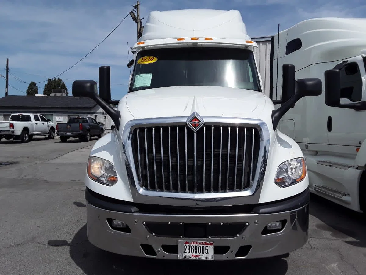 2020 International LT in Montebello, CA — photo 2